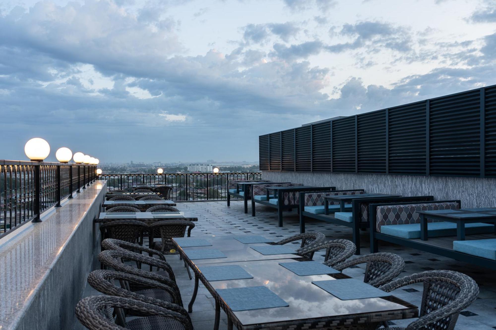 Shamsan Airport Hotel Tasjkent Exteriör bild
